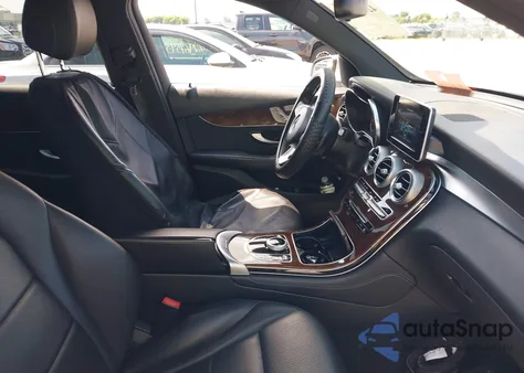 2018 Mercedes-Benz Glc 300 4Matic z USA, uszkodzony, nr VIN WDC0G4KB9JV022854